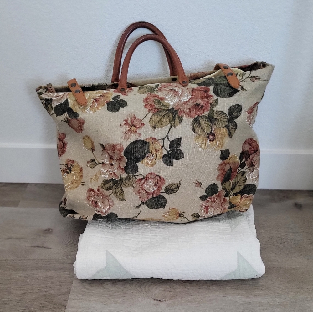 Vintage 80s Floral Weekender Bag 🕊